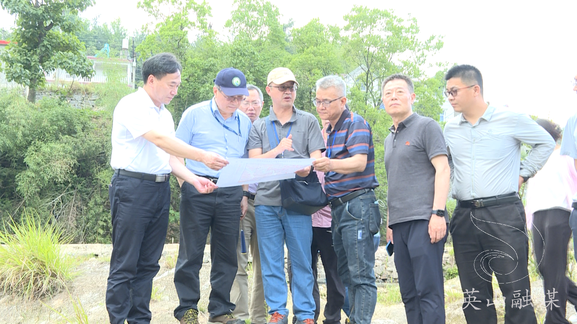 地質(zhì)大學(xué)深入地?zé)峥辈椋⊥跹嫘略菏繋ш?duì)調(diào)研指導(dǎo)英山深部高溫地?zé)豳Y源勘探項(xiàng)目 地質(zhì)大學(xué)深入地?zé)峥辈椋⊥跹嫘略菏繋ш?duì)調(diào)研指導(dǎo)英山深部高溫地?zé)豳Y源勘探項(xiàng)目